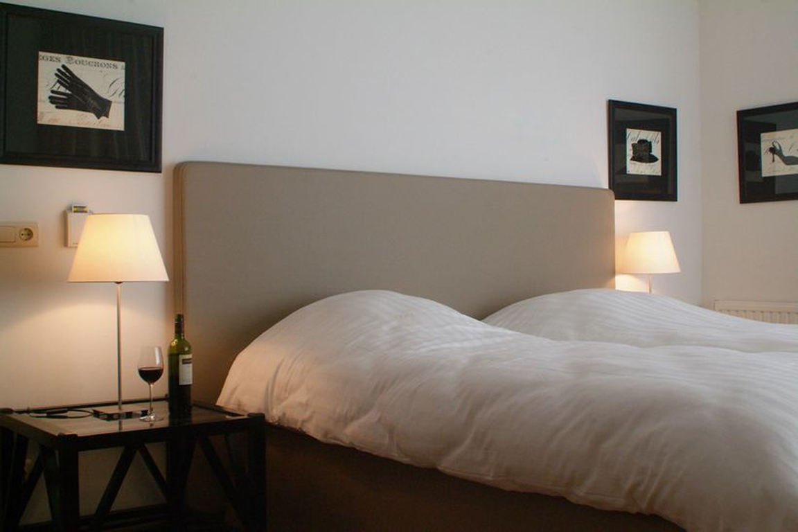 Luxus-Doppelzimmer mit Landblick im Hotel "de Wielingen" in Cadzand-Bad